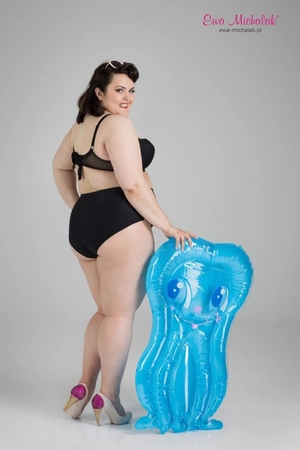 Biustonosz piankowy czarny PL Biustonosz do Kostiumu Czarna Mamba