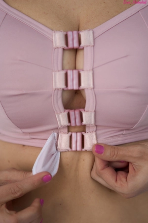 Powder pink underwired top fastened at the front Top Kliklak Pink