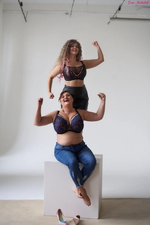 Top bez fiszbin czarny z różowym Top Rosa Bella