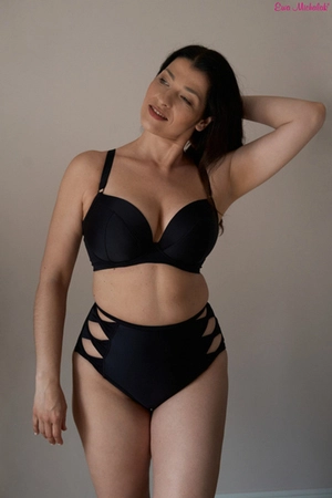 Biustonosz piankowy czarny PLP Biustonosz do Kostiumu Czarna Mamba