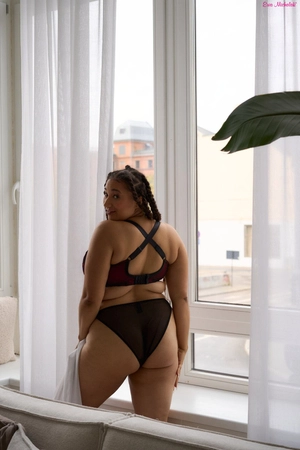 Biustonosz półmiękki czarno-czerwony FB-PL Miej dzień