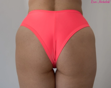 Brazilian Briefs to the Swimsuit V Wściekły Koral