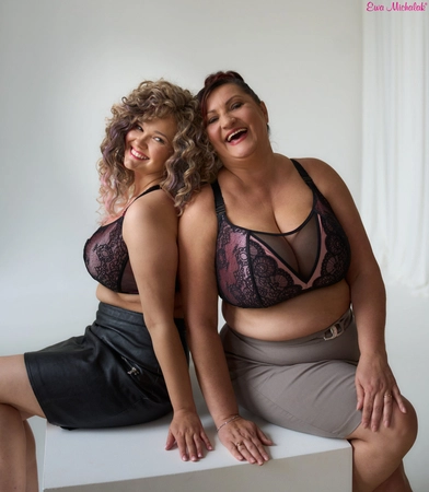 Top bez fiszbin czarny z różowym Top Rosa Bella