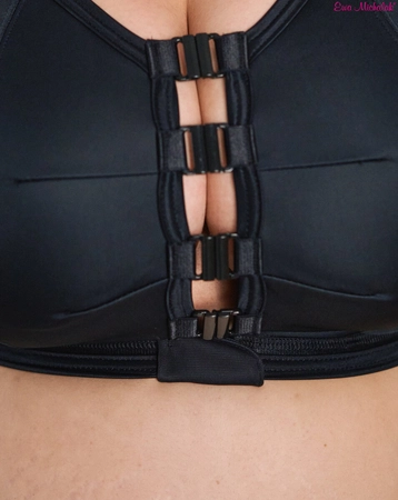 Top without underwires black fastened at the front Top FB Kliklak Wygodniczek